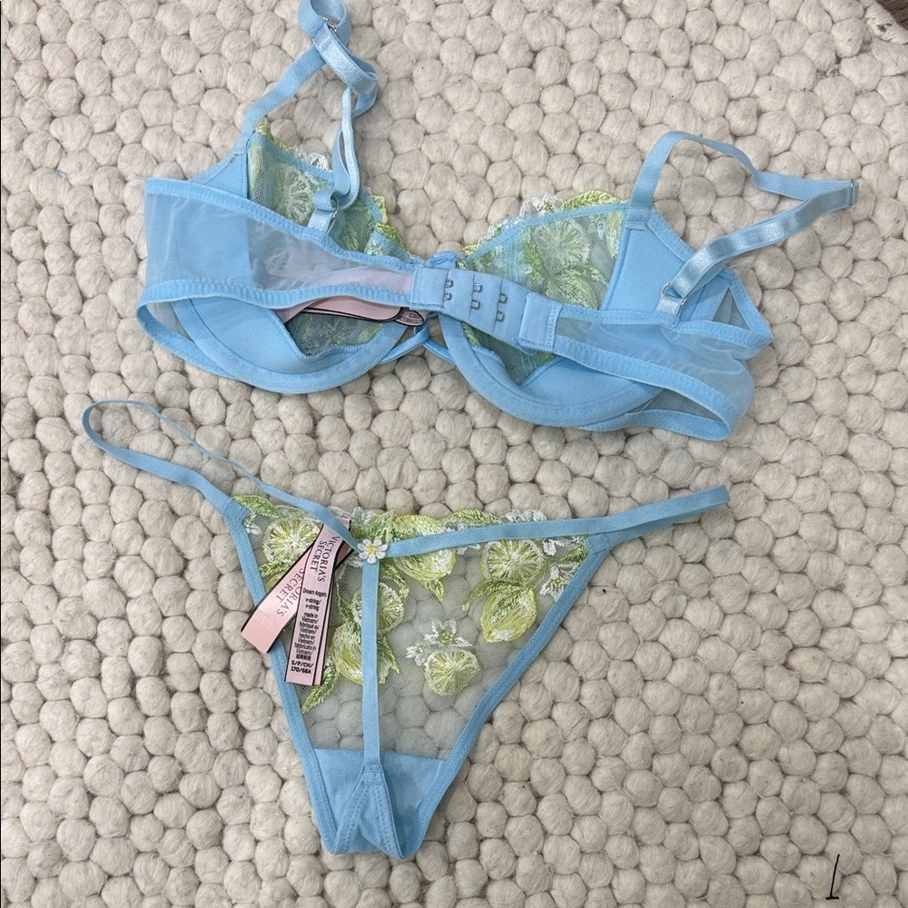 NWT Victoria’s Secret Light Blue Lingerie Set with Yellow & Green Lemons - Picture 7 of 9